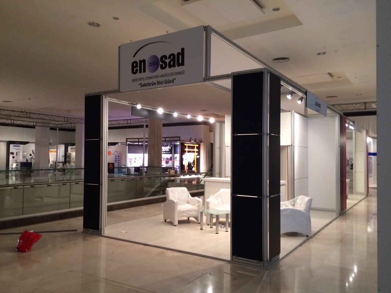 MAXIMA Üç Tarafı Açık Stant 01