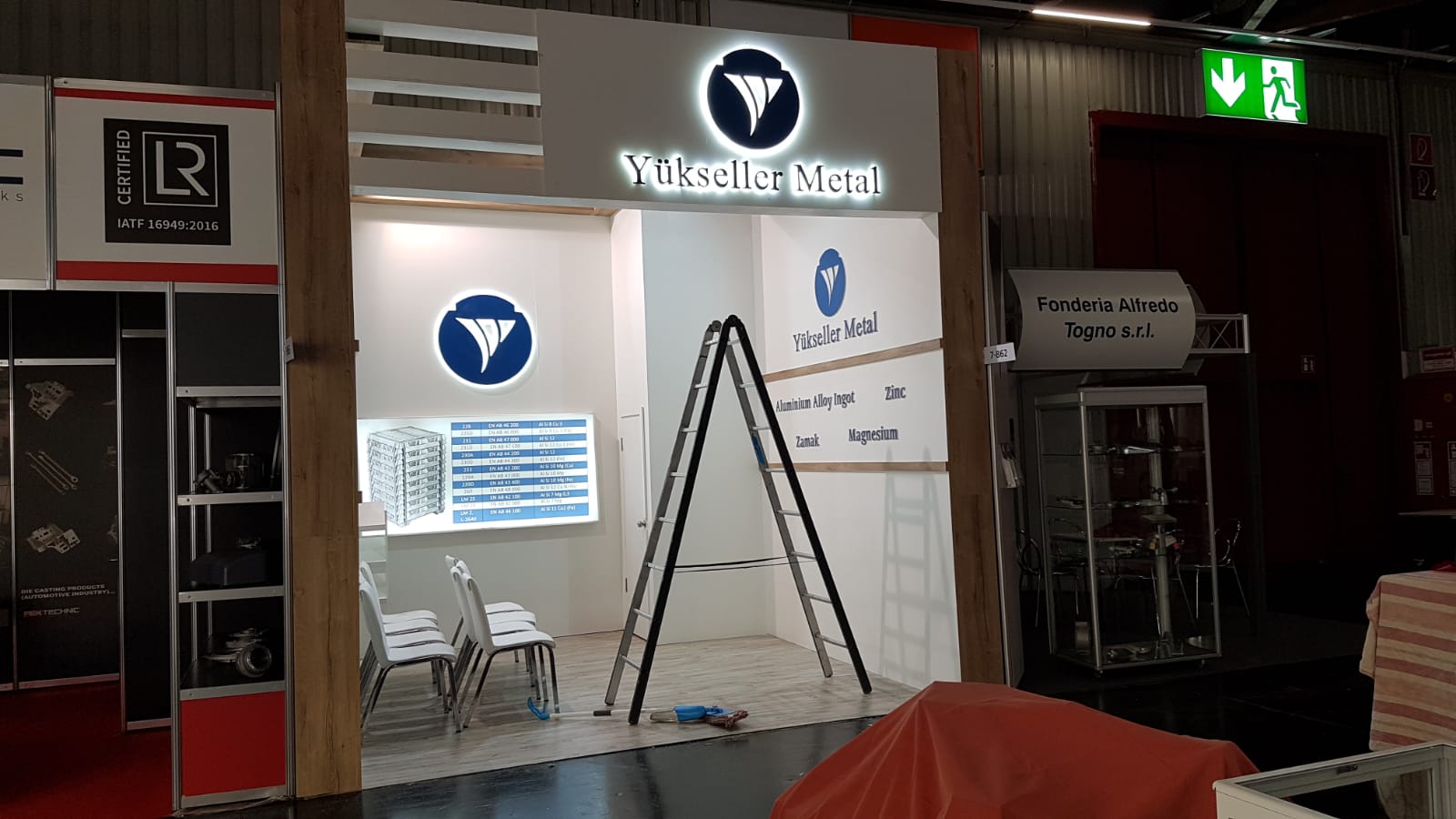 Özel Tasarım Tek Cephe Stant 01